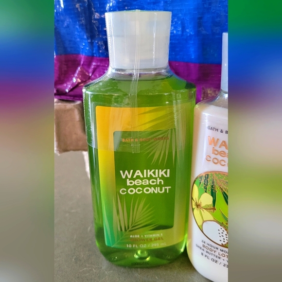 Wailiki Beach Coconut Bath & Body - Picture 2 of 7
